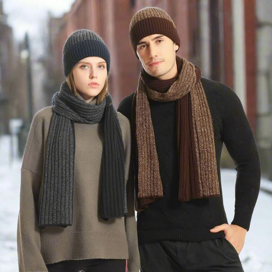 Gemütliches Ensemble aus Strickmütze und Schal für winterliche Erkundungen