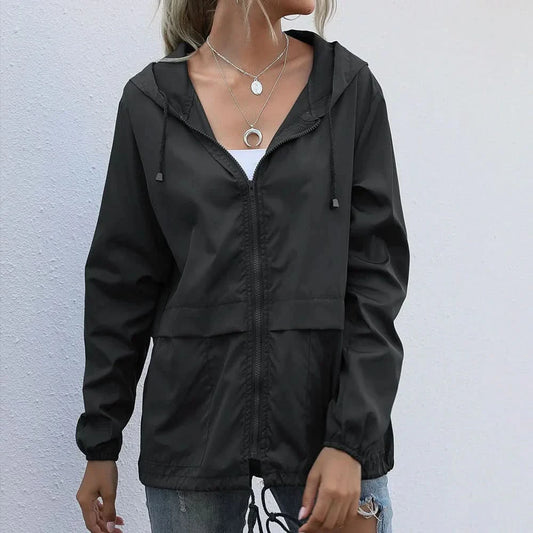 Urbaner Chic: Leichte Jacke aus atmungsaktivem Stoff für Damen