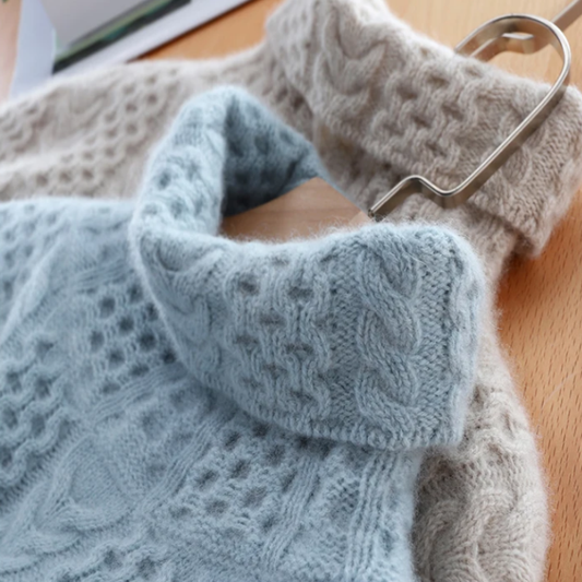 Exquisiter, plüschiger, handgestrickter Kaschmirpullover für Damen