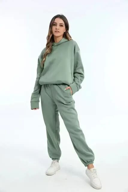 Entspanntes Kapuzenpullover- und Sweatpants-Set für Frauen