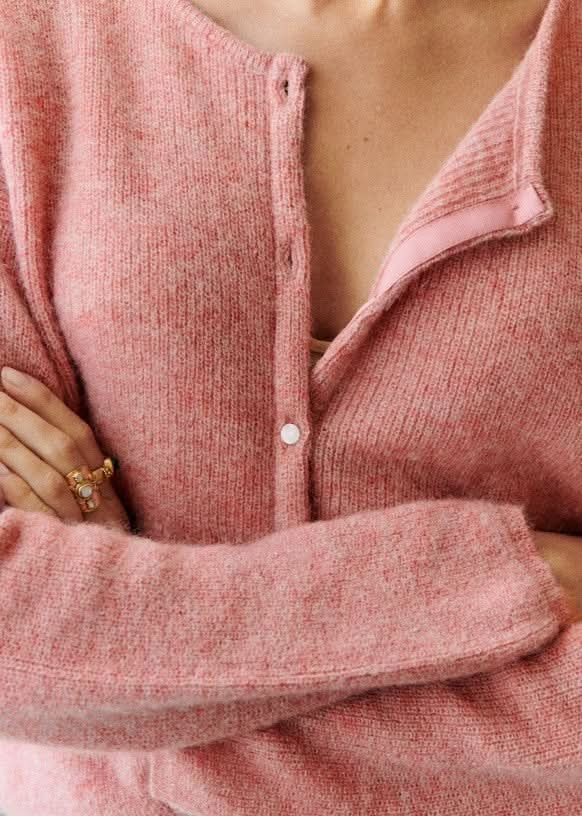 Prächtige Strickjacke in Chint mit trendigen Knopfdetails für Frauen