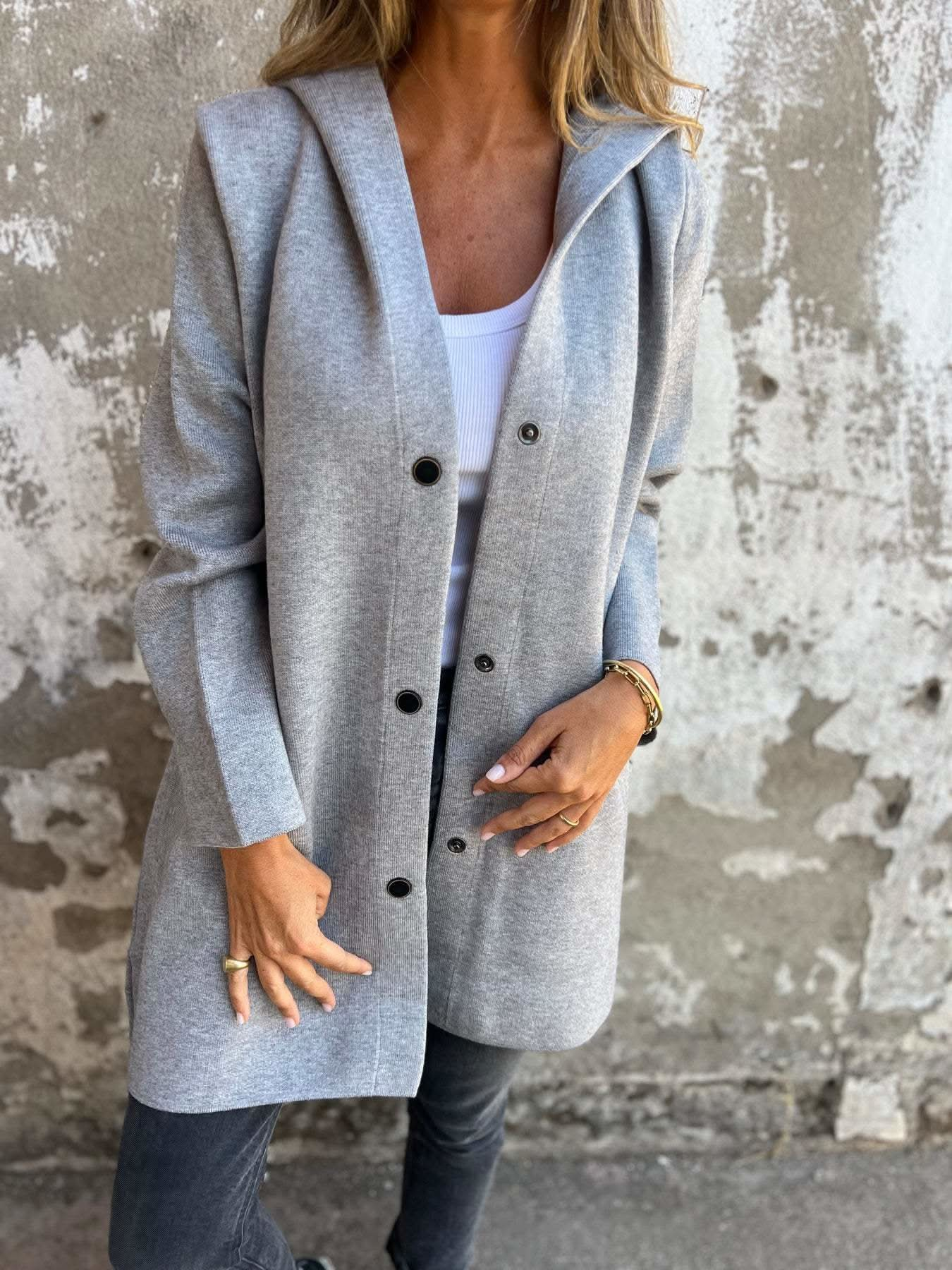 Elegante Strickjacke mit Kapuze und Knopfleiste für stilvolle Frauen