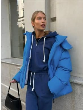 Trendige kurze Jacke mit Kapuze für Frauen