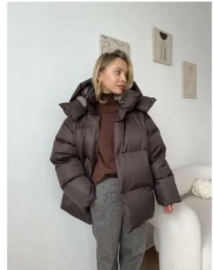 Trendige kurze Jacke mit Kapuze für Frauen