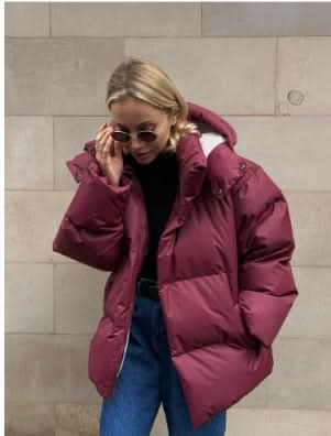 Trendige kurze Jacke mit Kapuze für Frauen