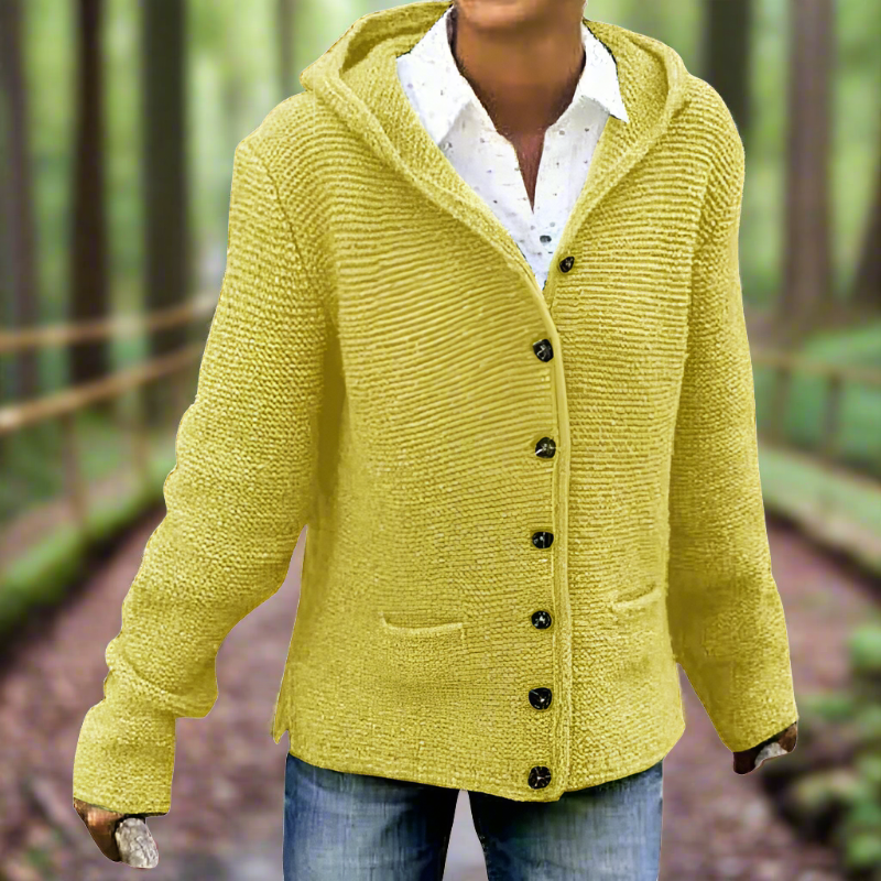 Lea - Warme Damenstrickjacke mit Knopfleiste